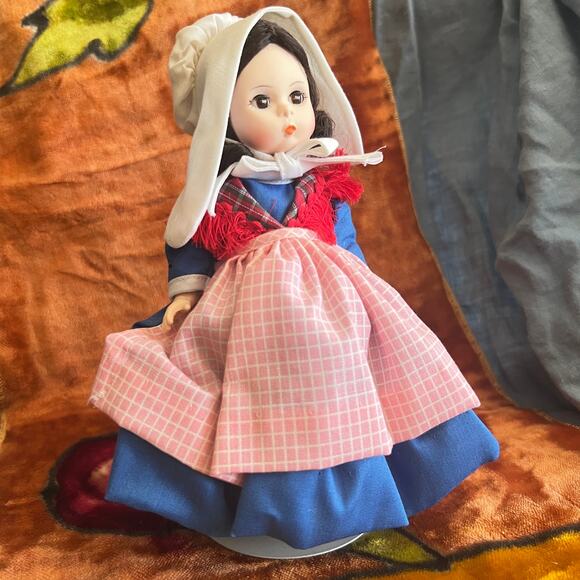 Vintage 80s Madame Alexander Belgium 562 Doll 8 Inch Stand Flemish Belgique - Picture 1 of 10